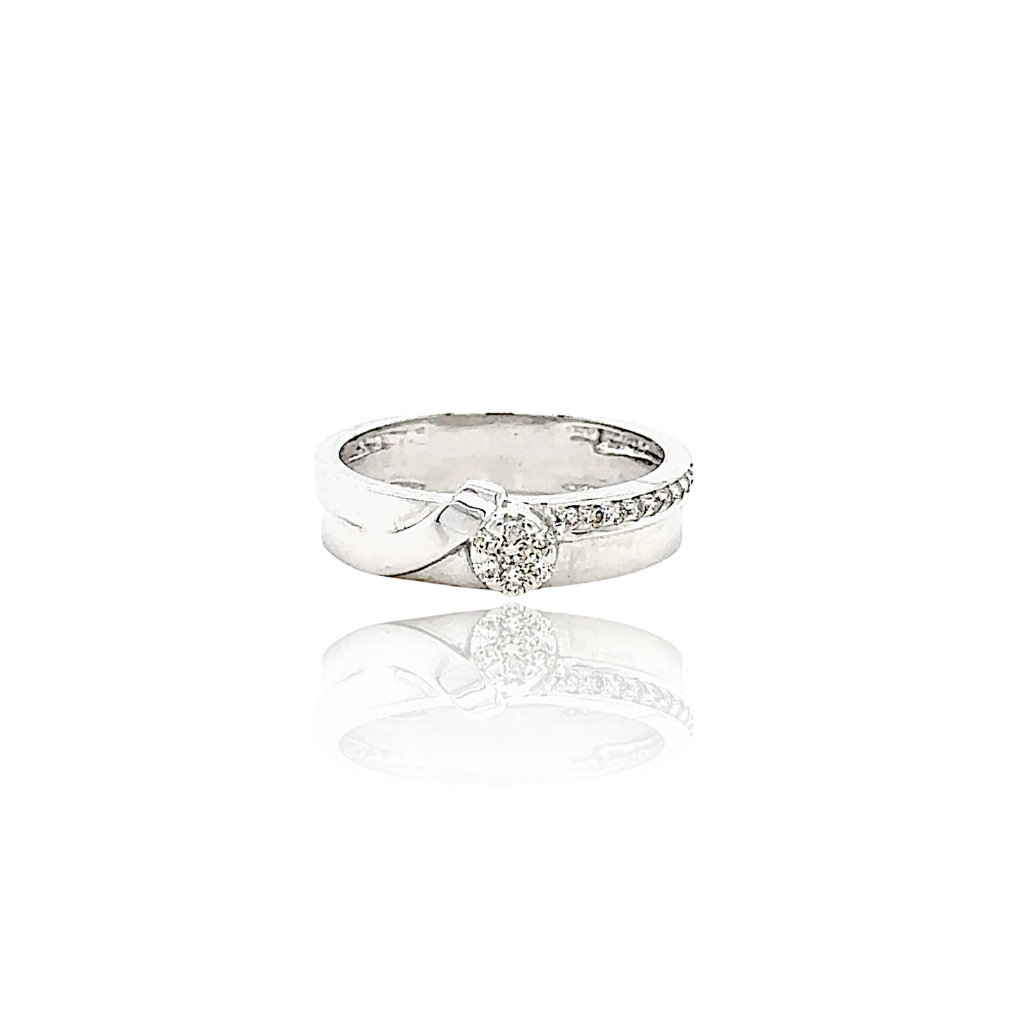 Sleek White Gold Diamond Men's Ring with Modern Design